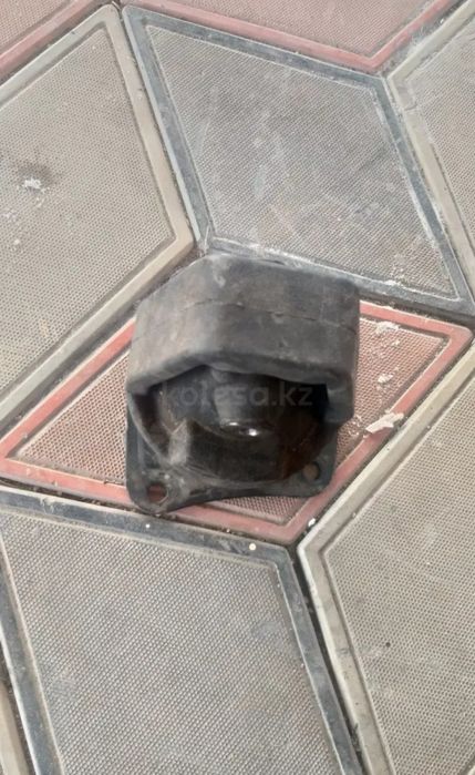 Подушка двигателя на Аккорд 5