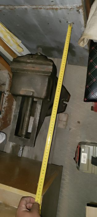 Продаю слесарьный тиску