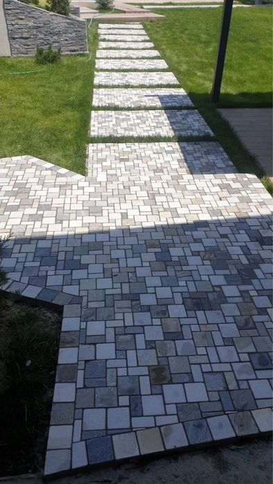 Мозаичные плиты из натурального камня( брусчатка)