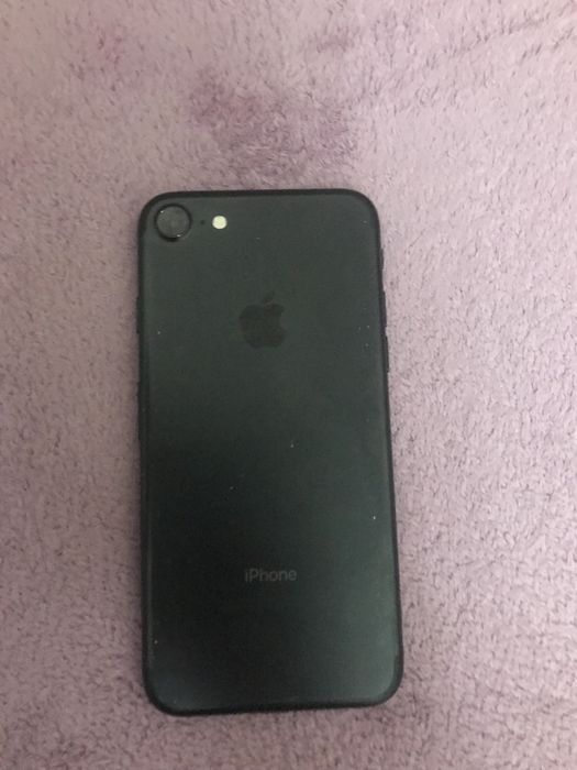 Продам айфон 7….