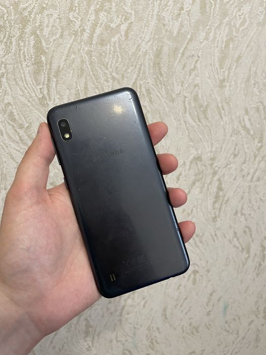 Продам Samsung A10.