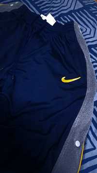 Pantaloni on sale nike vintage