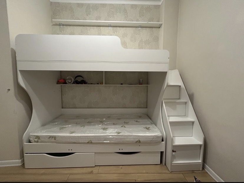 Двухьярусная кровать