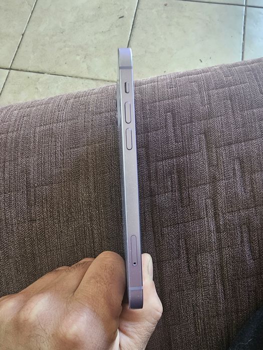 Продавам IPhone 12