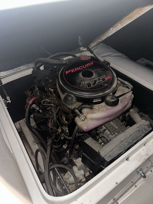 Vand barca pentru pescuit