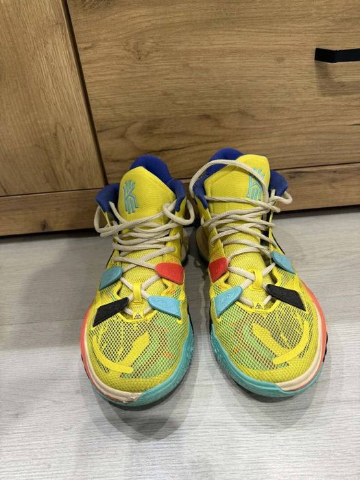 Nike Kyrie 7- 1 WORLD 1 PEOPLE
