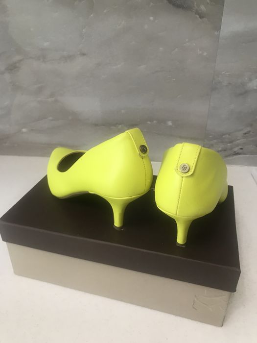 Продам красивые стильные туфли