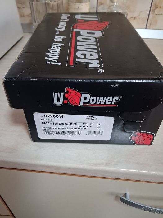 Vând adidas de protecție