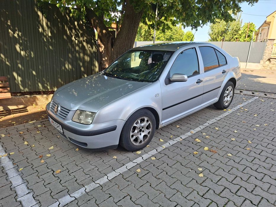VOLKSWAGEN Bora