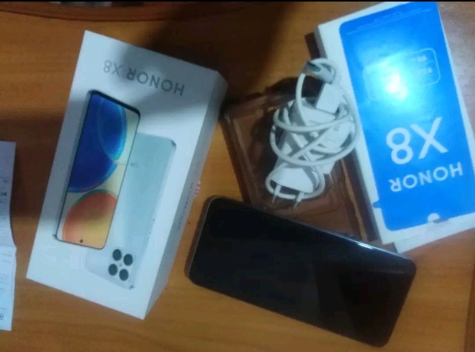 Продам телефон хонор х8