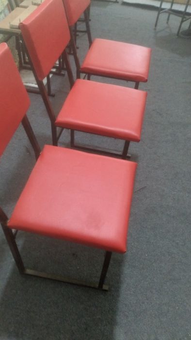 Продаётся стол и стуля