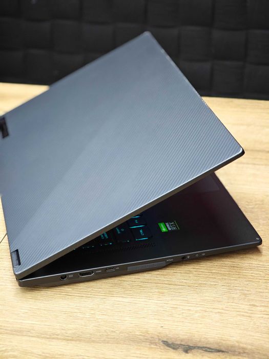 Мощный игровой Asus Rog Flow X16