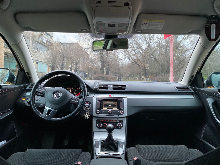 Vând Volkswagen Passat 1.6 TDI Bluemotion