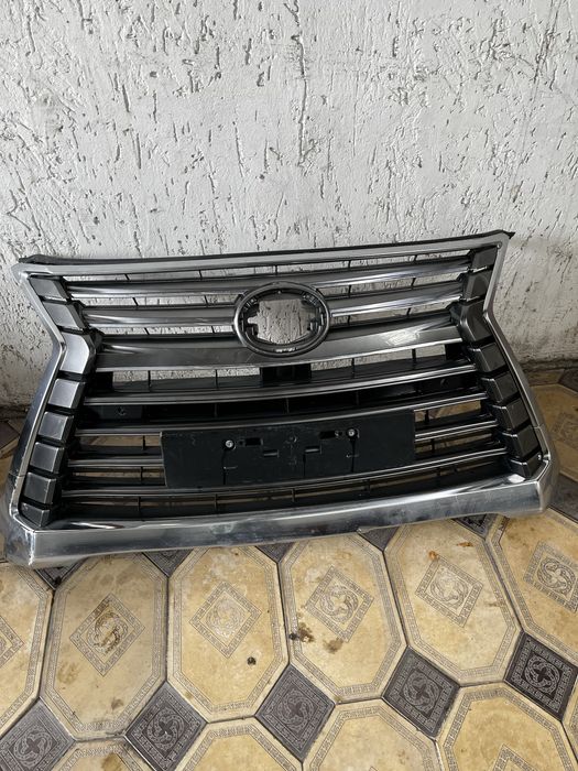Решетка радиатора  лексус 570