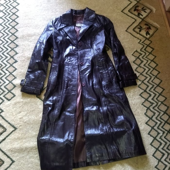 Женски кожаный плащ,куртка