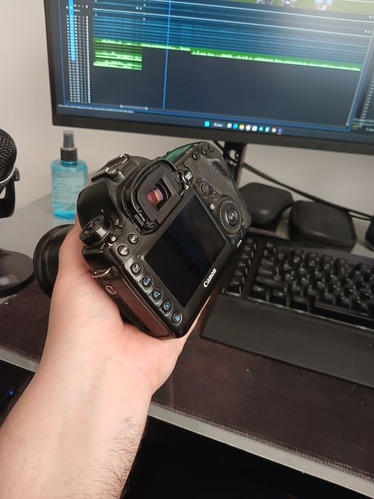 Canon EOS 5D Mark IV Original sotiladi!