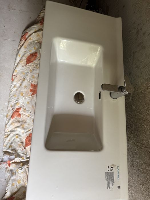 Нова мивка за баня+MDF шкаф+смесител Roca