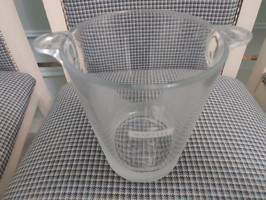 Разные посуды для гостей