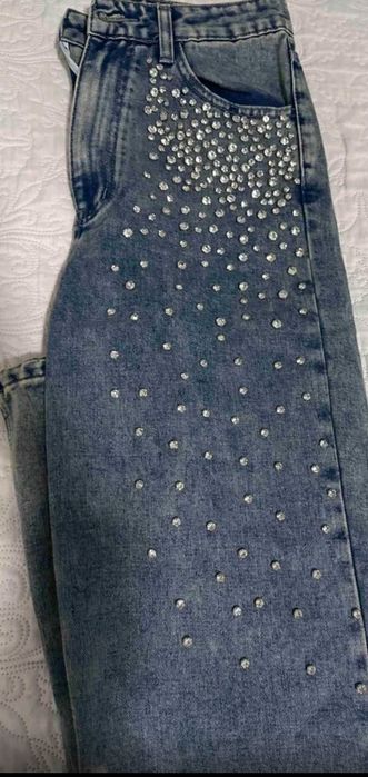 Страхотни дамски дънки с камъни