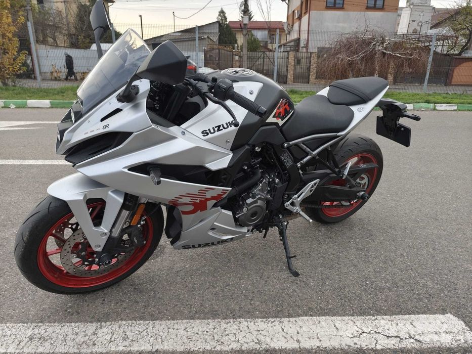 Vand Suzuki GSX-8R an 2024, garantie 2028 cu doar 1573km