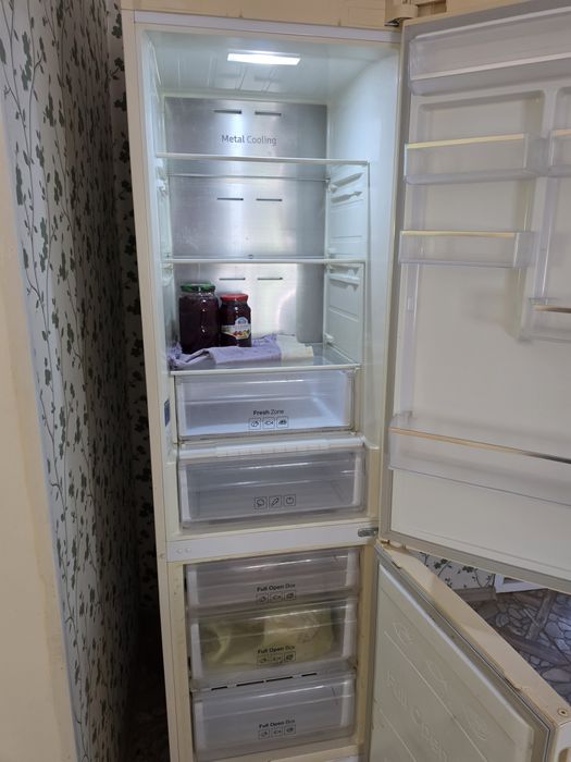 Продается холодильник и кух гарнитур