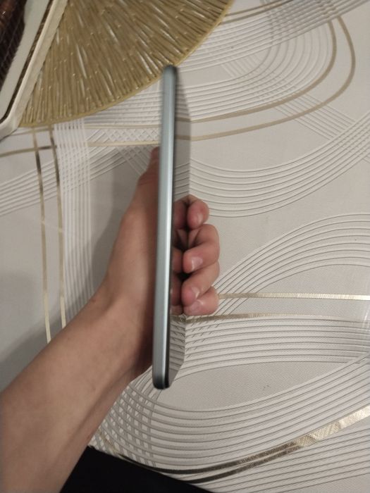 Продам телефон vivo y21