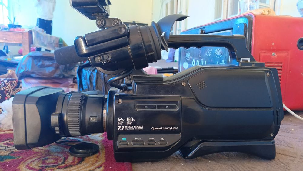 Sony1920 x 1080 to‘liq HD
Exmor R CMOS sensori
64 Gb ichki fles