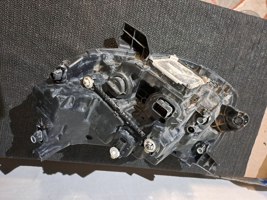 Mercedes X class X470 фар десен LED