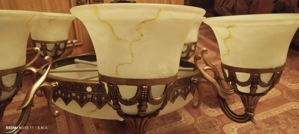 Люстра из камня.