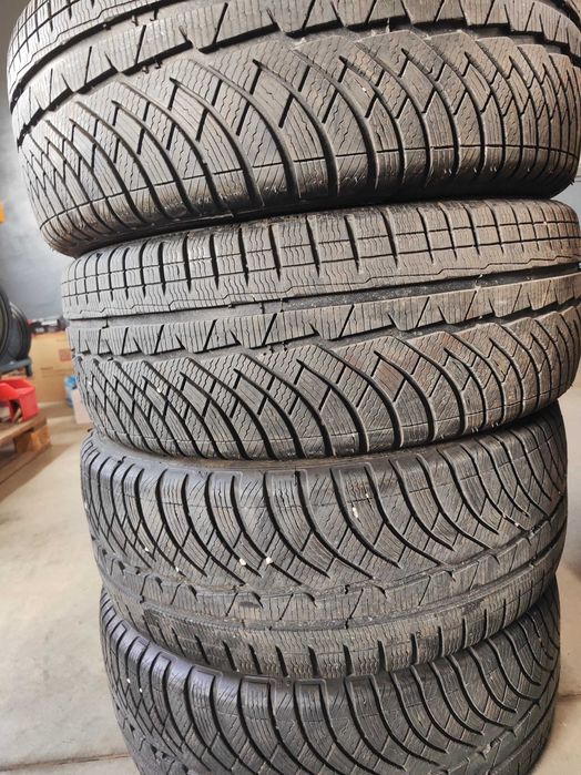 4бр.зимни гуми 215/45/18 Michelin