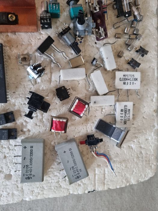 Pachet dif piese, componente, Integrate, etc. Perfecta stare.