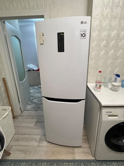 Холодильник двухкамерный LG бу