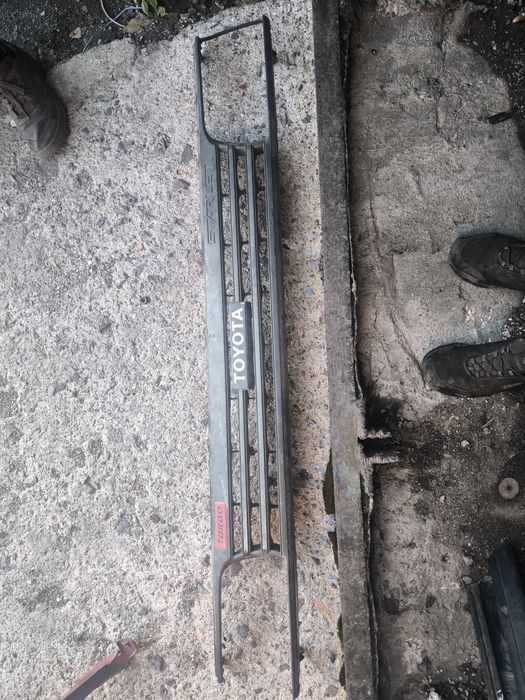 Решетка радиатора тойота старлет