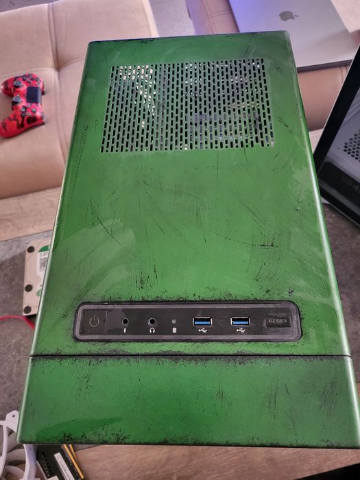 Две кутии, дъно, процесор, 6 плочки рам и захранване