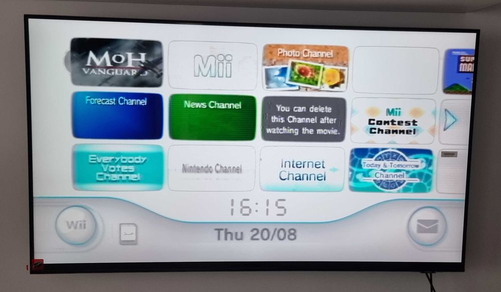 Consola Nintendo Wii, 2 controllere + Jocul Medal of Honor Vanduard