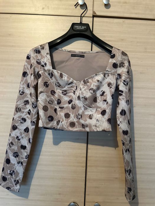 Секси пола и топ на Guess