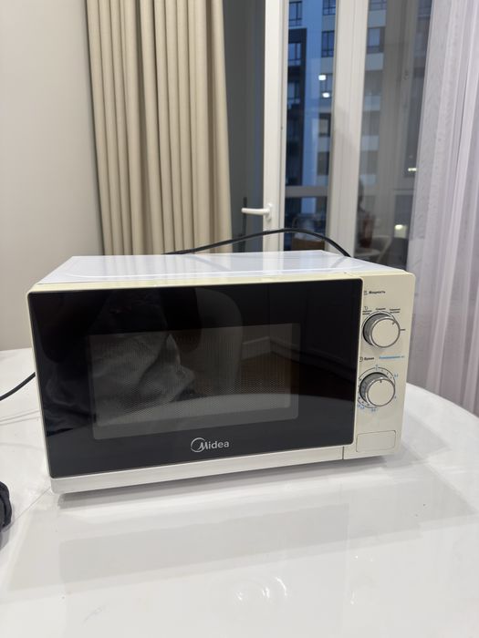 Микроволновка Midea