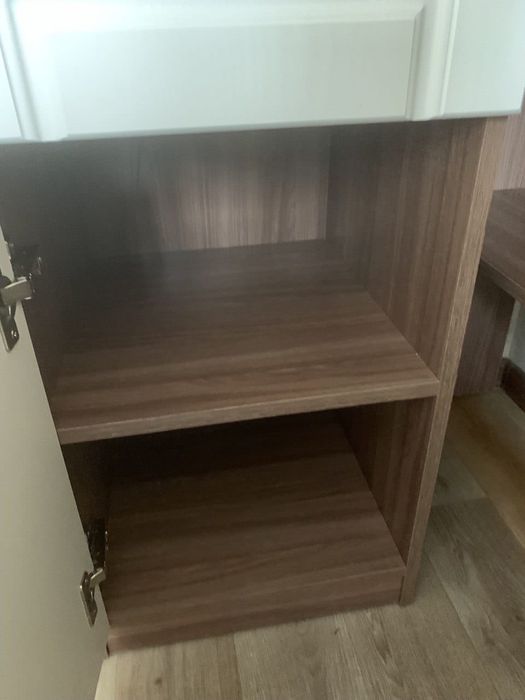 Угловой стол со стеллажем