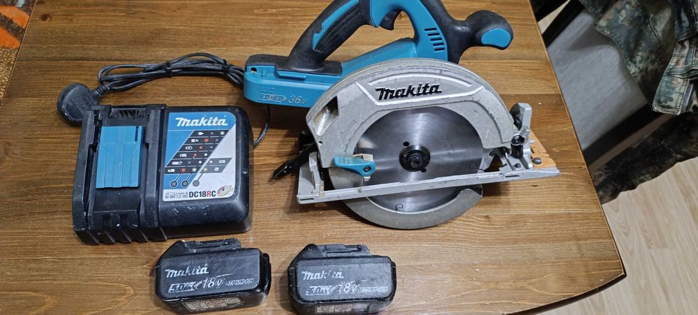 Ръчен циркуляр Makita DHS710