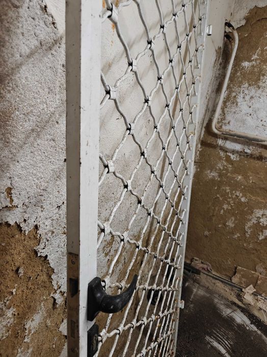 Метална врата бяла