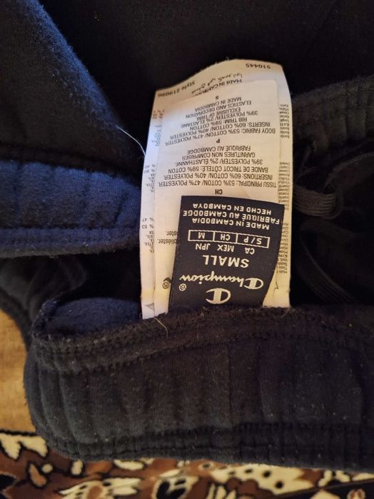 Vând trening original Champion nou