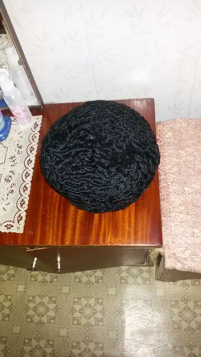 Шапка каракулевая женская