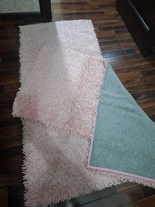 Коврики травка. Прикроватные.2шт.б/у.