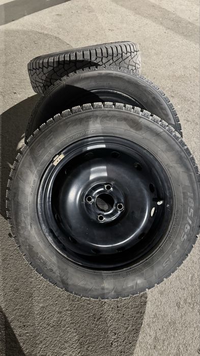 Продам комплект железных дисков R15 4*100 с зимней резиной Pireli