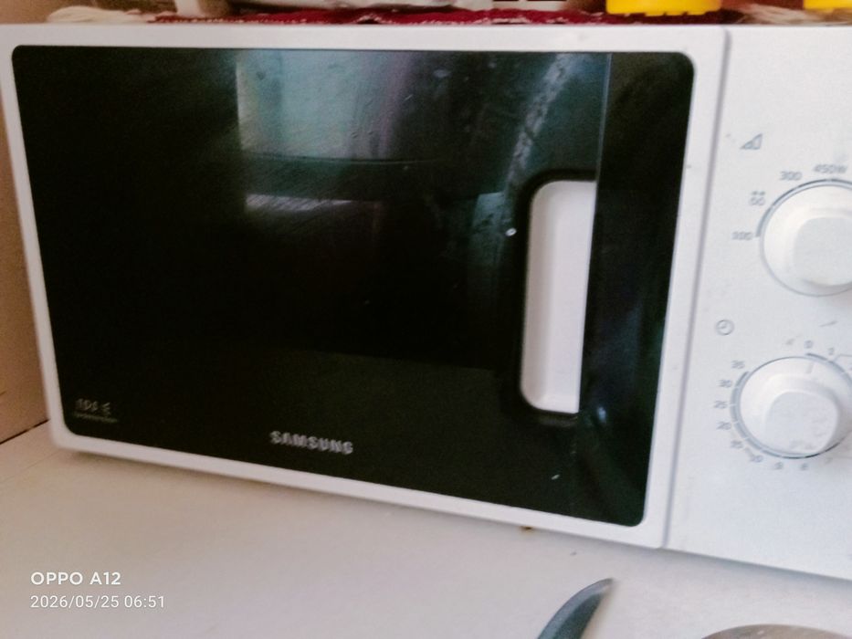 Холодильник Indesit в хорошем состоянии.