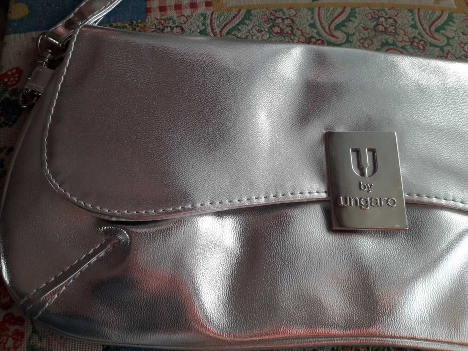 Дамска сребриста чантичка плик UNGARO