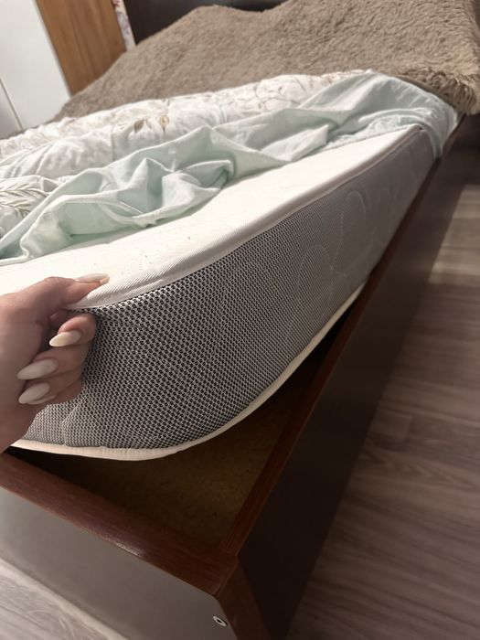 Продам кровать двуспальную