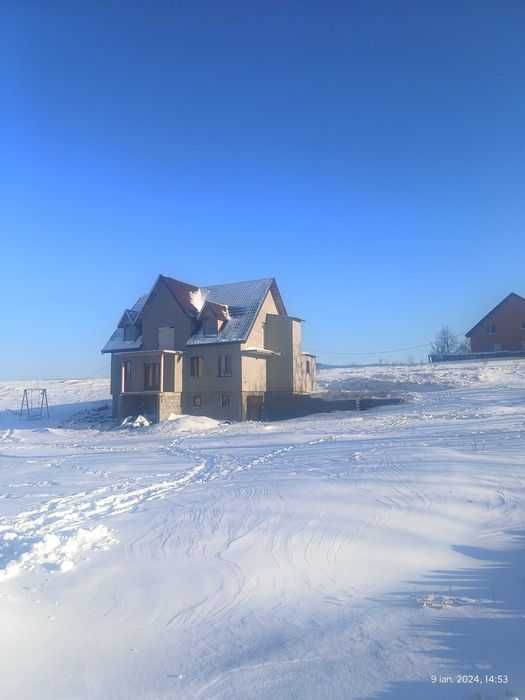 Vand urgent casa cu teren