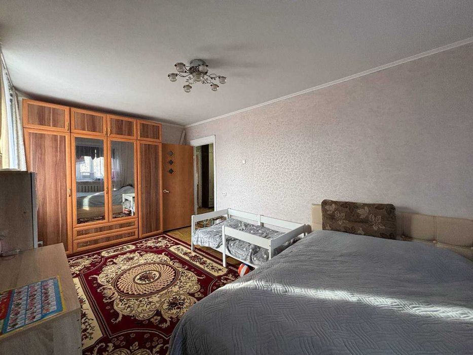 Продается 3-комнатная квартира в 9 микрорайоне.