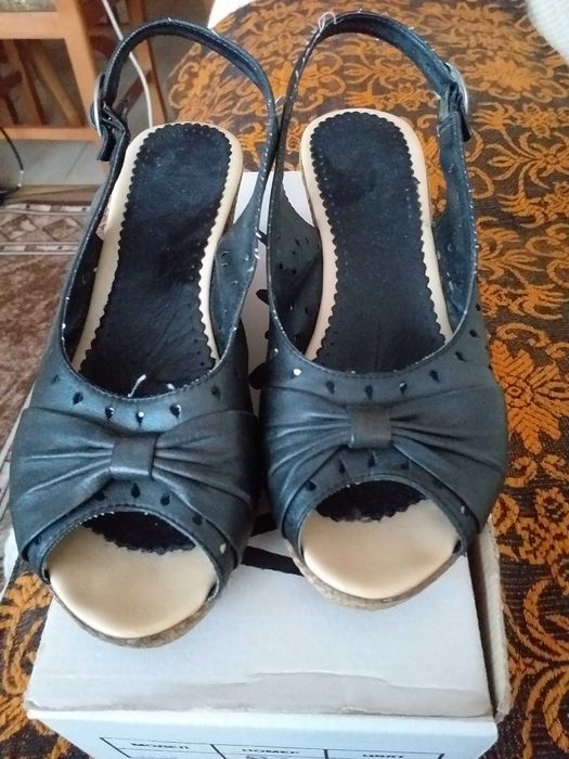 Продавам изгодно 4 чифта нови и запазени дамски кожени обувки №37